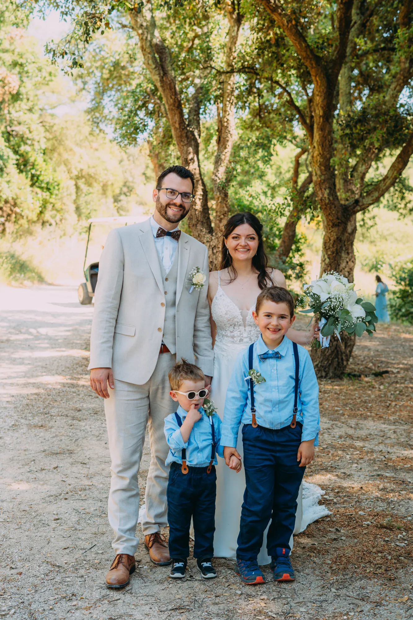 Portrait de famille des mariés et de leurs enfants, mariage dans le Var